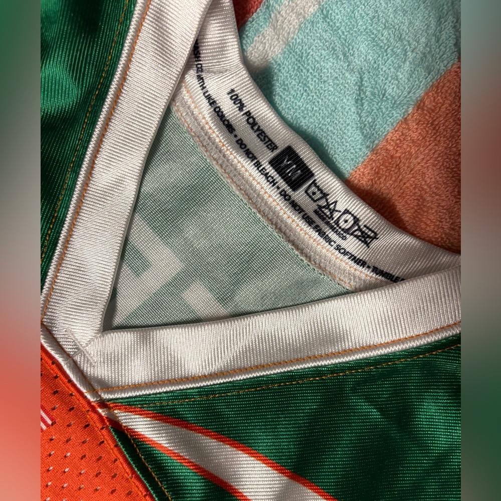 Hurricanes #15 Buttrose Jersey Youth Medium - Picture 4 of 11
